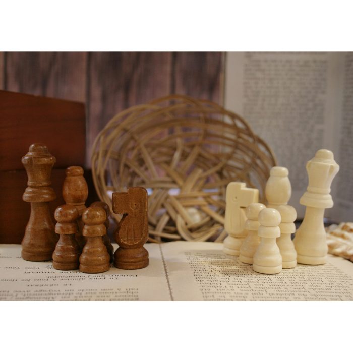 مهره شطرنج طرح چوبی